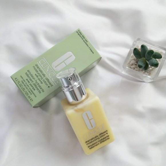 New Clinique Dramatically Different Moisturizing Lotion w/pump 125ml 4.2oz - Picture 1 of 1